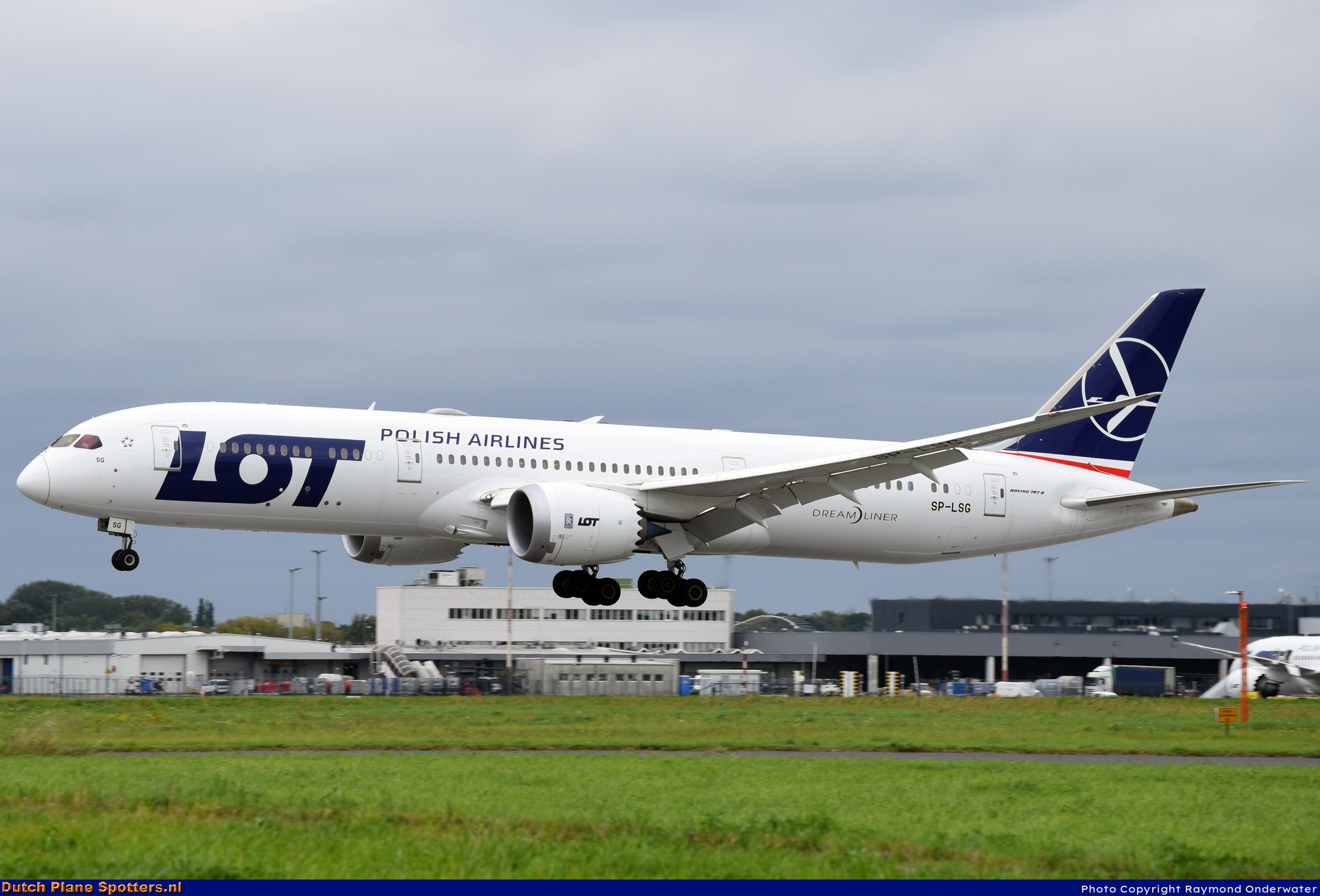 SP-LSG Boeing 787-9 Dreamliner LOT Polish Airlines by Raymond Onderwater