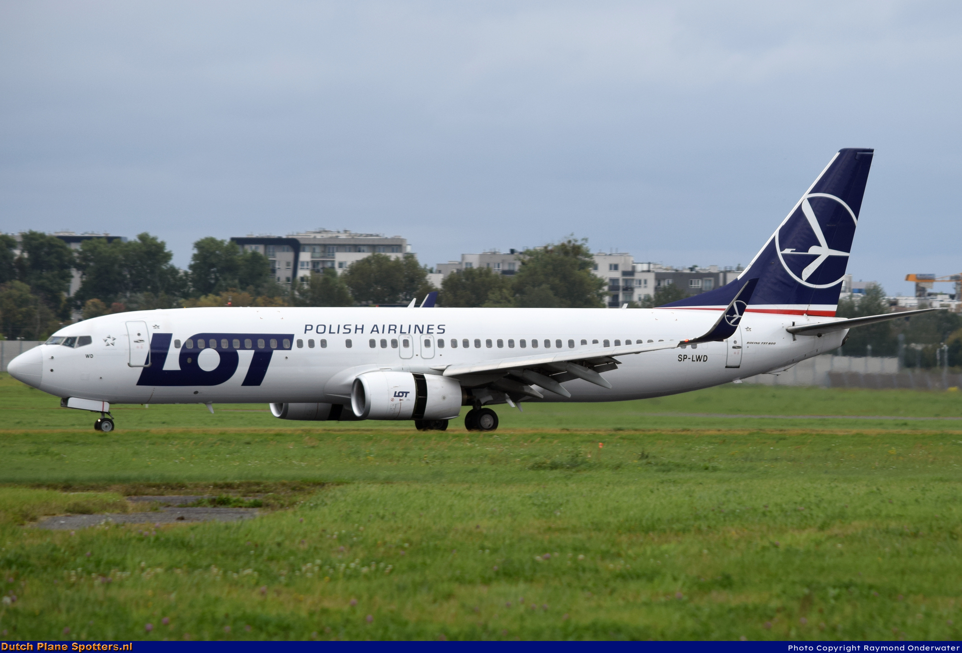 SP-LWD Boeing 737-800 LOT Polish Airlines by Raymond Onderwater