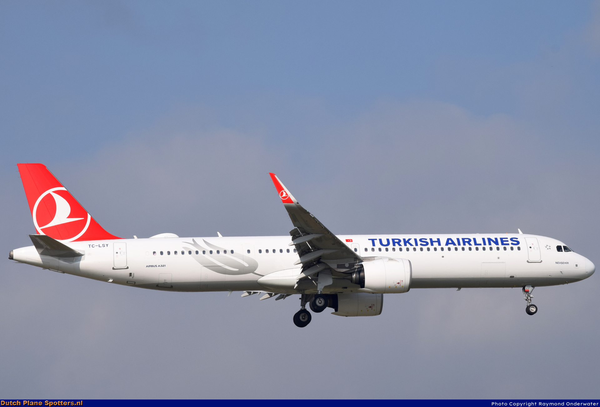 TC-LSY Airbus A321neo Turkish Airlines by Raymond Onderwater