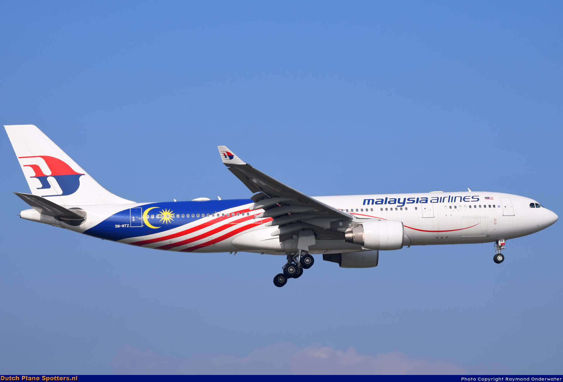 9M-MTZ Airbus A330-200 Malaysia Airlines by Raymond Onderwater