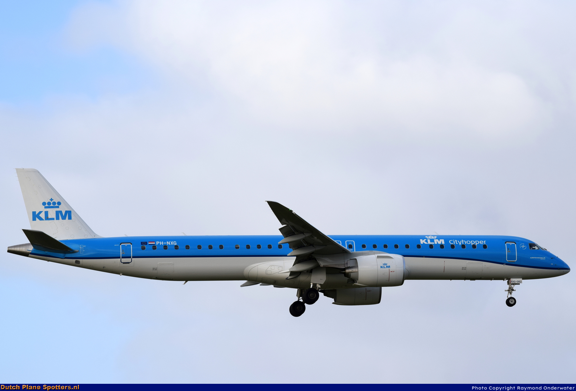 PH-NXG Embraer 195 E2 KLM Cityhopper by Raymond Onderwater