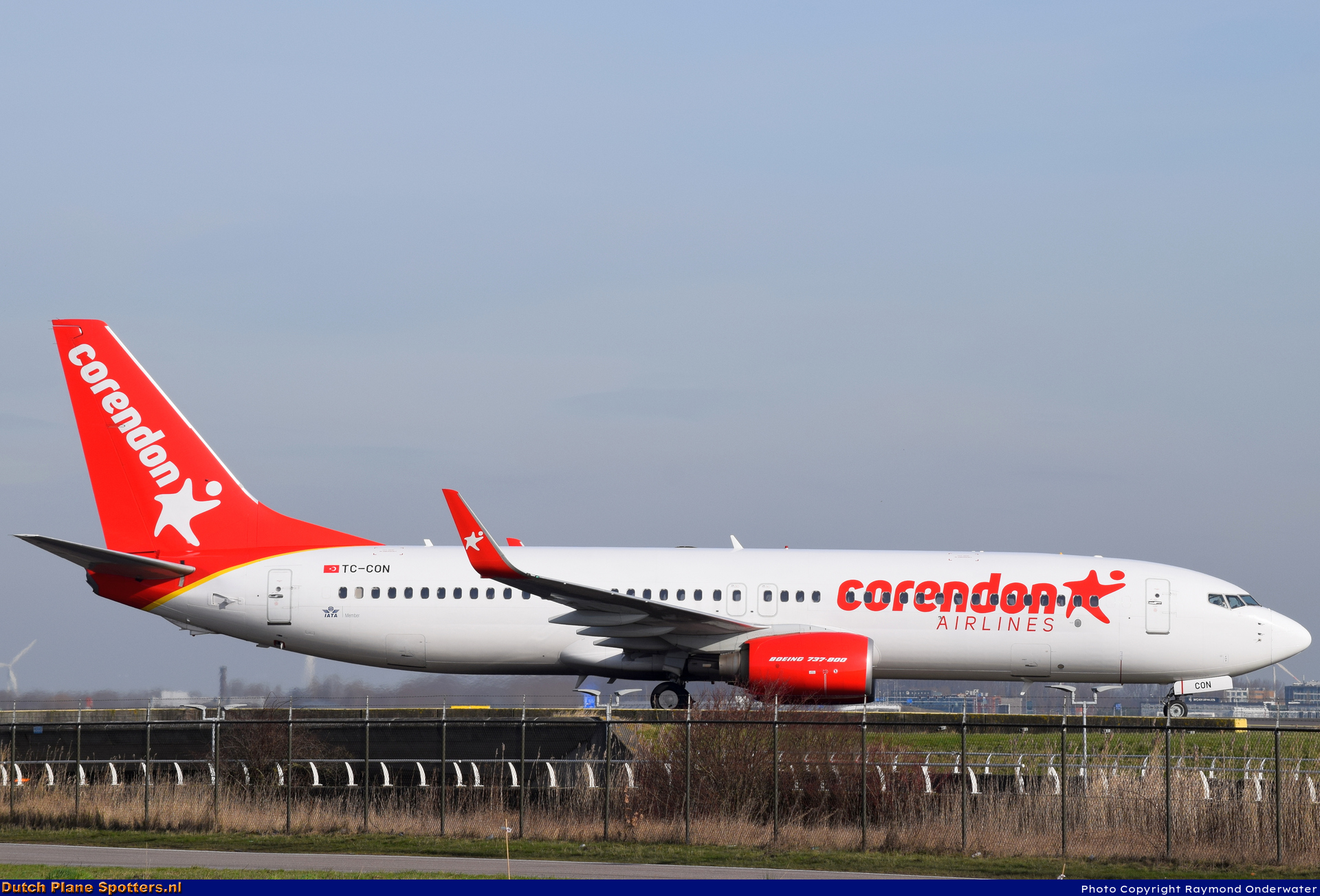 TC-CON Boeing 737-800 Corendon Airlines by Raymond Onderwater