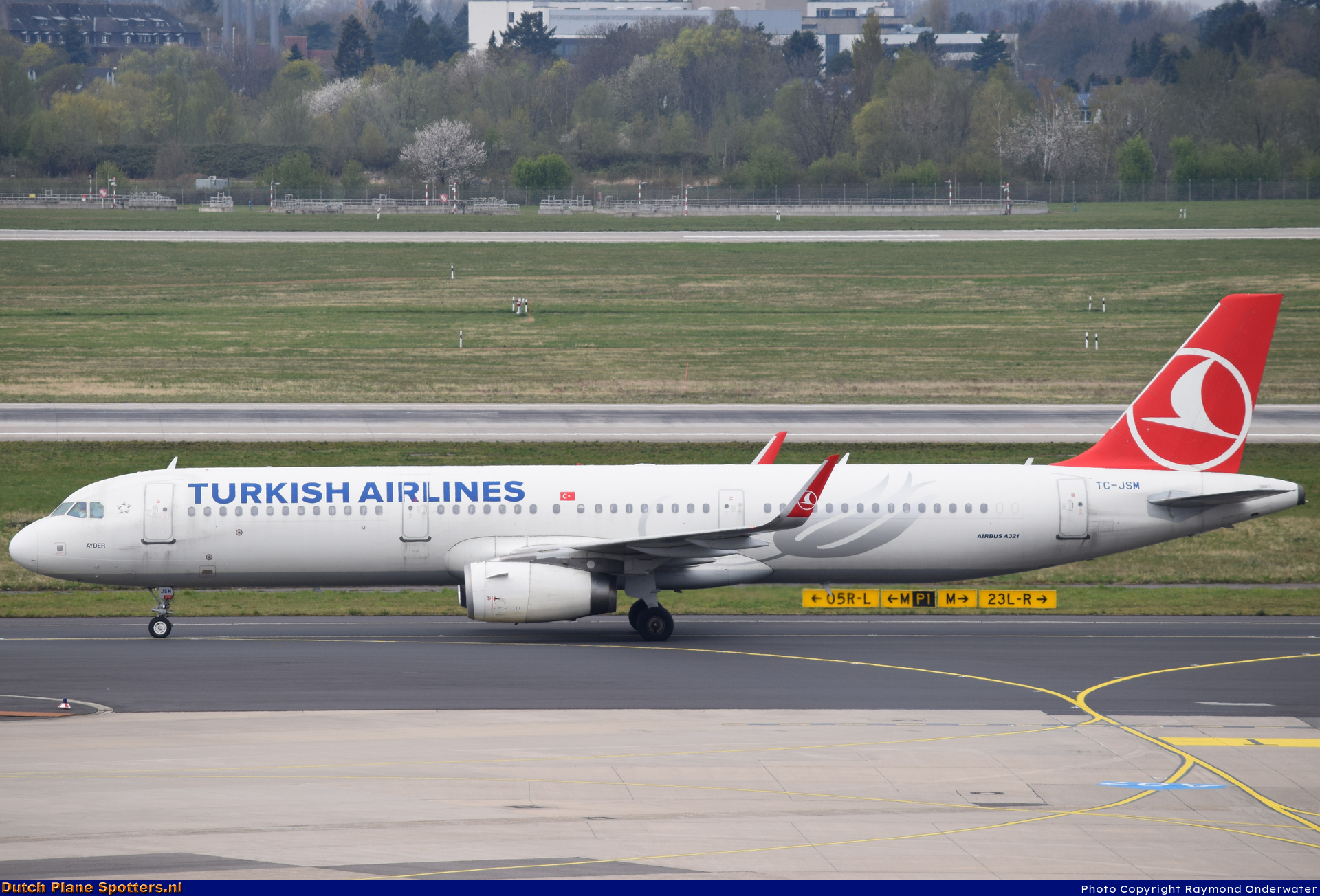 TC-JSM Airbus A321 Turkish Airlines by Raymond Onderwater