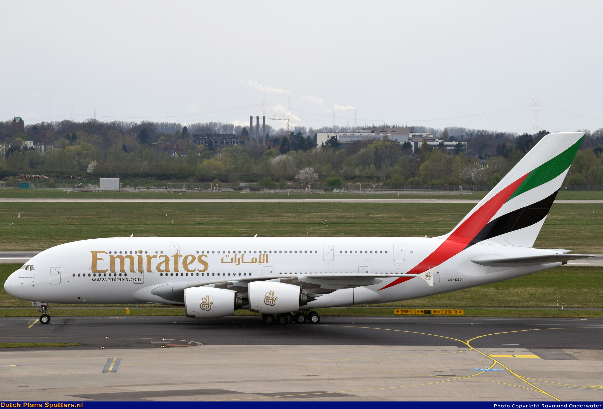 A6-EEO Airbus A380-800 Emirates by Raymond Onderwater