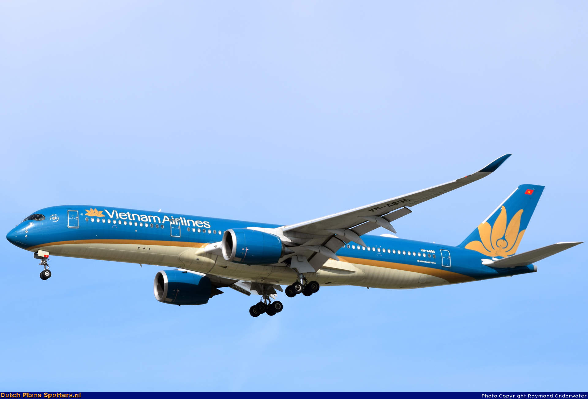 VN-A896 Airbus A350-900 Vietnam Airlines by Raymond Onderwater