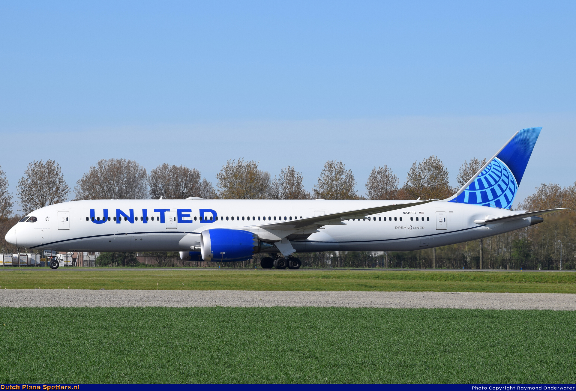 N24980 Boeing 787-9 Dreamliner United Airlines by Raymond Onderwater
