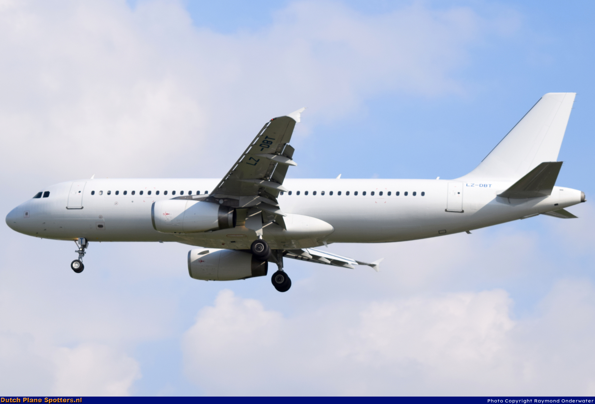 LZ-DBT Airbus A320 BH Airlines by Raymond Onderwater
