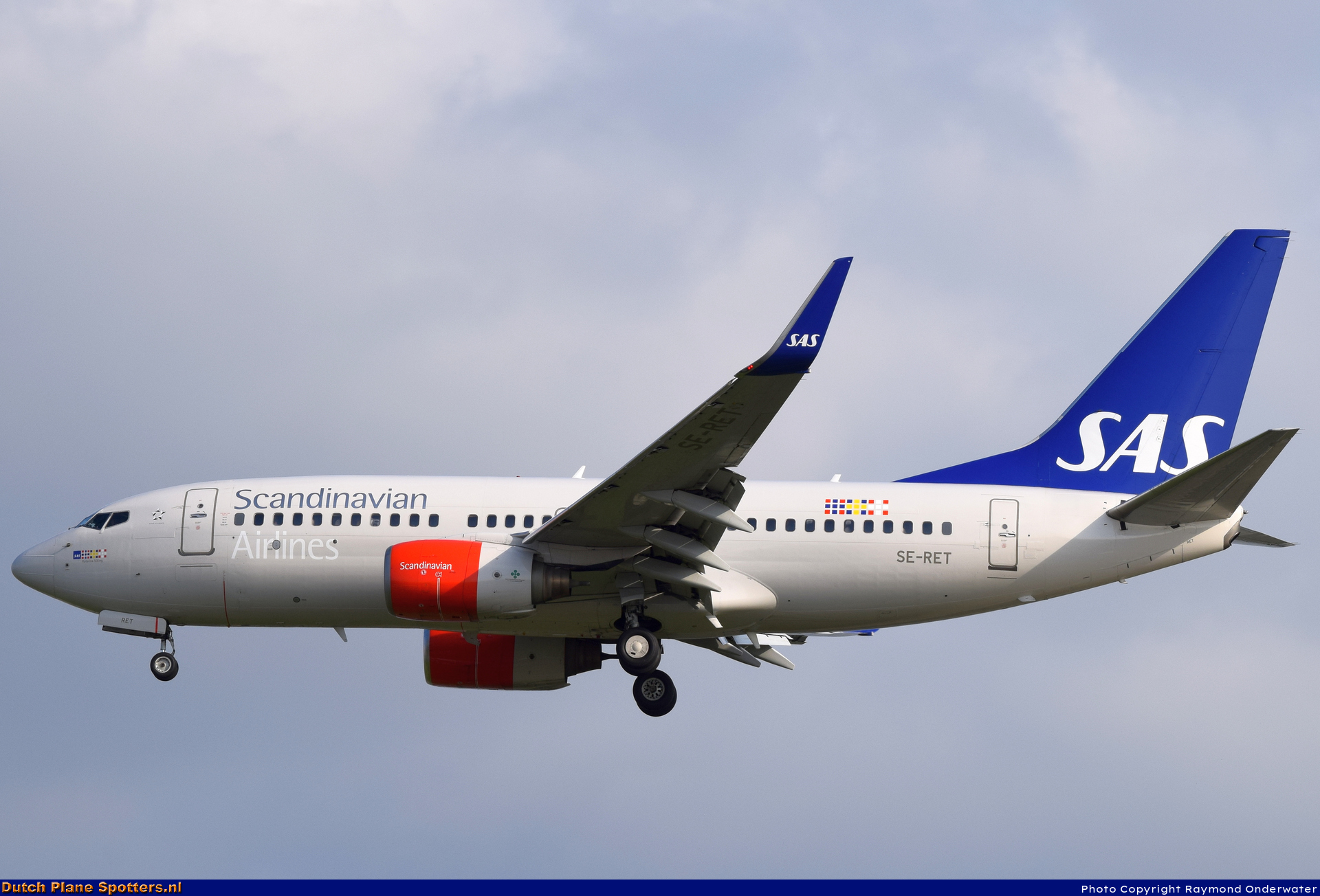 SE-RET Boeing 737-700 SAS Scandinavian Airlines by Raymond Onderwater