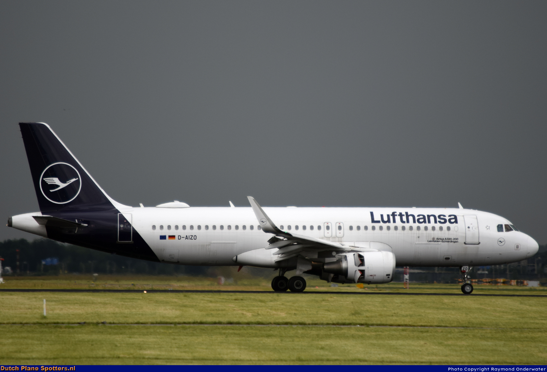 D-AIZO Airbus A320 Lufthansa by Raymond Onderwater