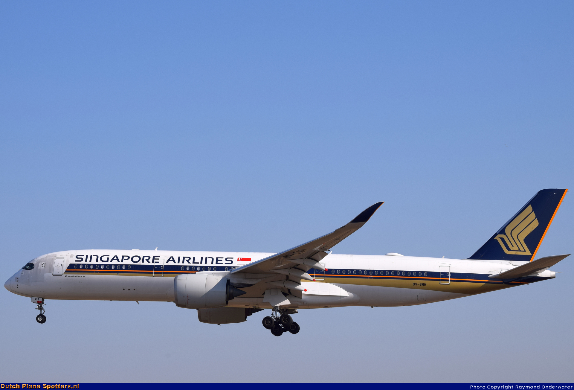9V-SMH Airbus A350-900 Singapore Airlines by Raymond Onderwater
