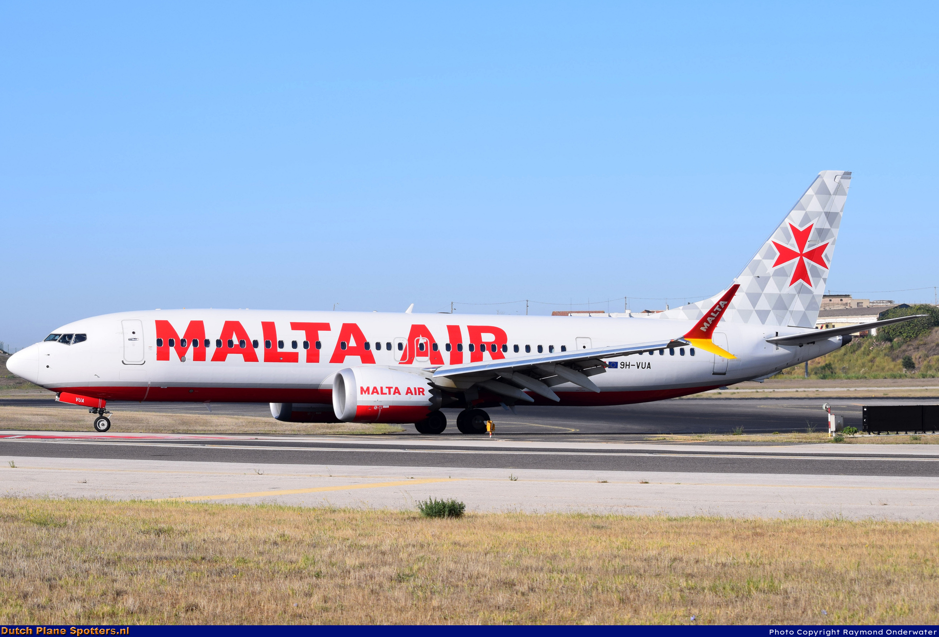 9H-VUA Boeing 737 MAX 8-200 Malta Air by Raymond Onderwater