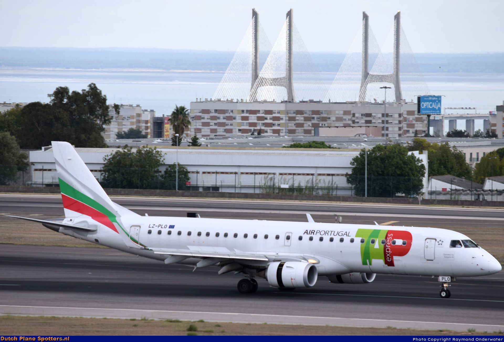 LZ-PLO Embraer 190 Bulgaria Air (Tap Express) by Raymond Onderwater