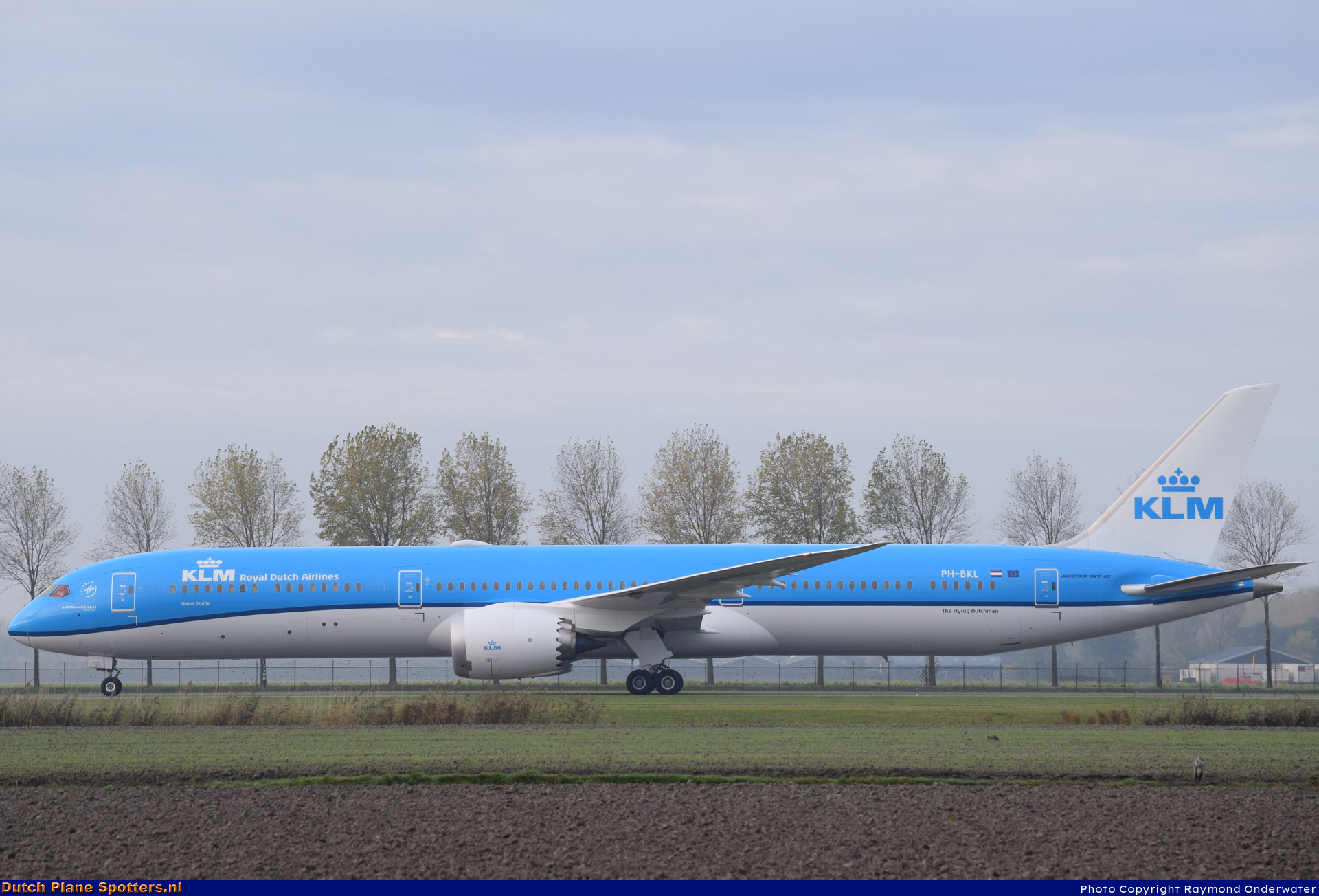 PH-BKL Boeing 787-10 Dreamliner KLM Royal Dutch Airlines by Raymond Onderwater