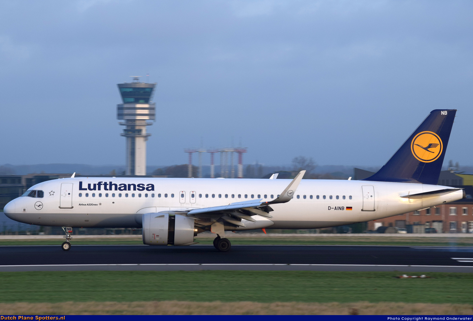 D-AINB Airbus A320neo Lufthansa by Raymond Onderwater