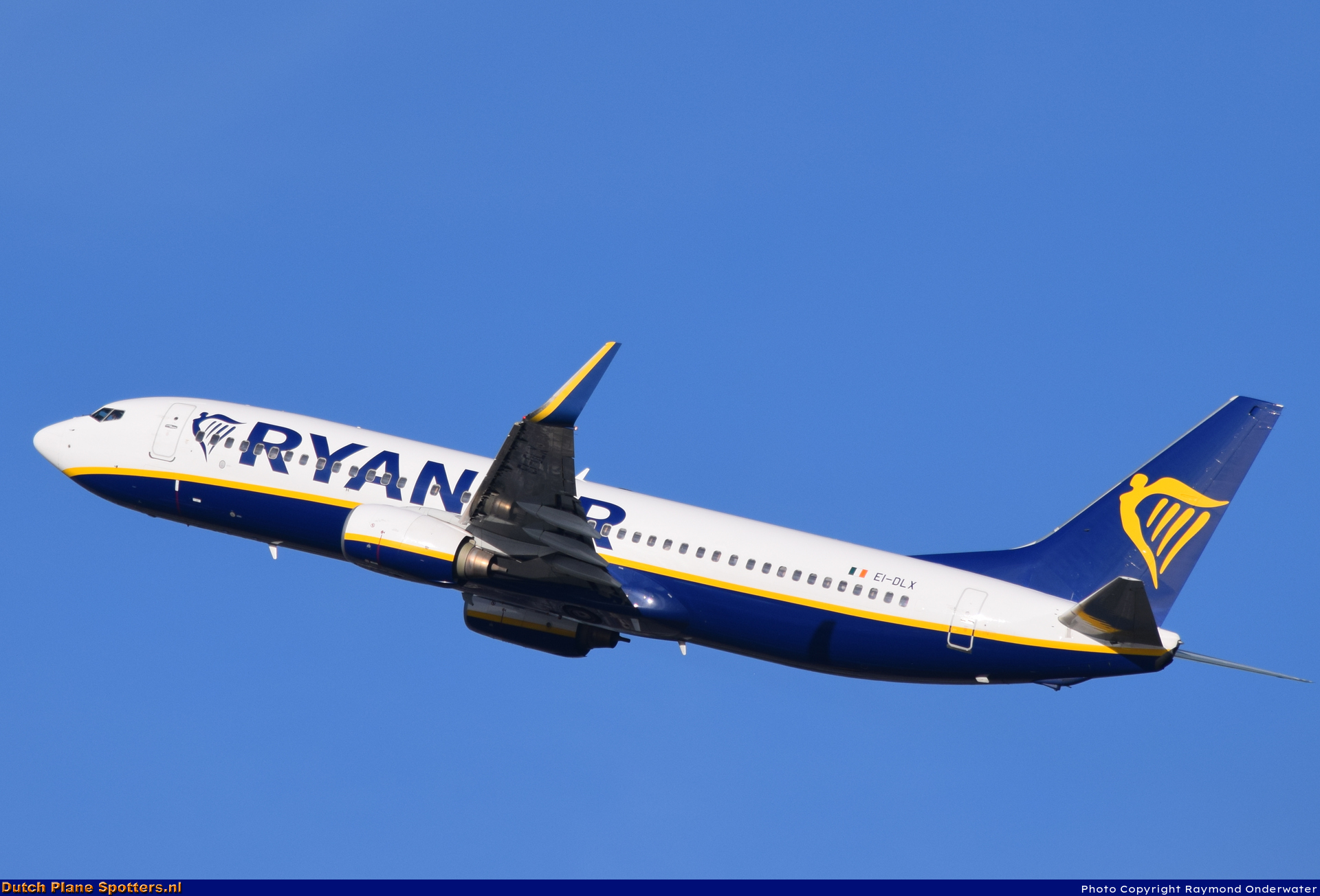 EI-DLX Boeing 737-800 Ryanair by Raymond Onderwater