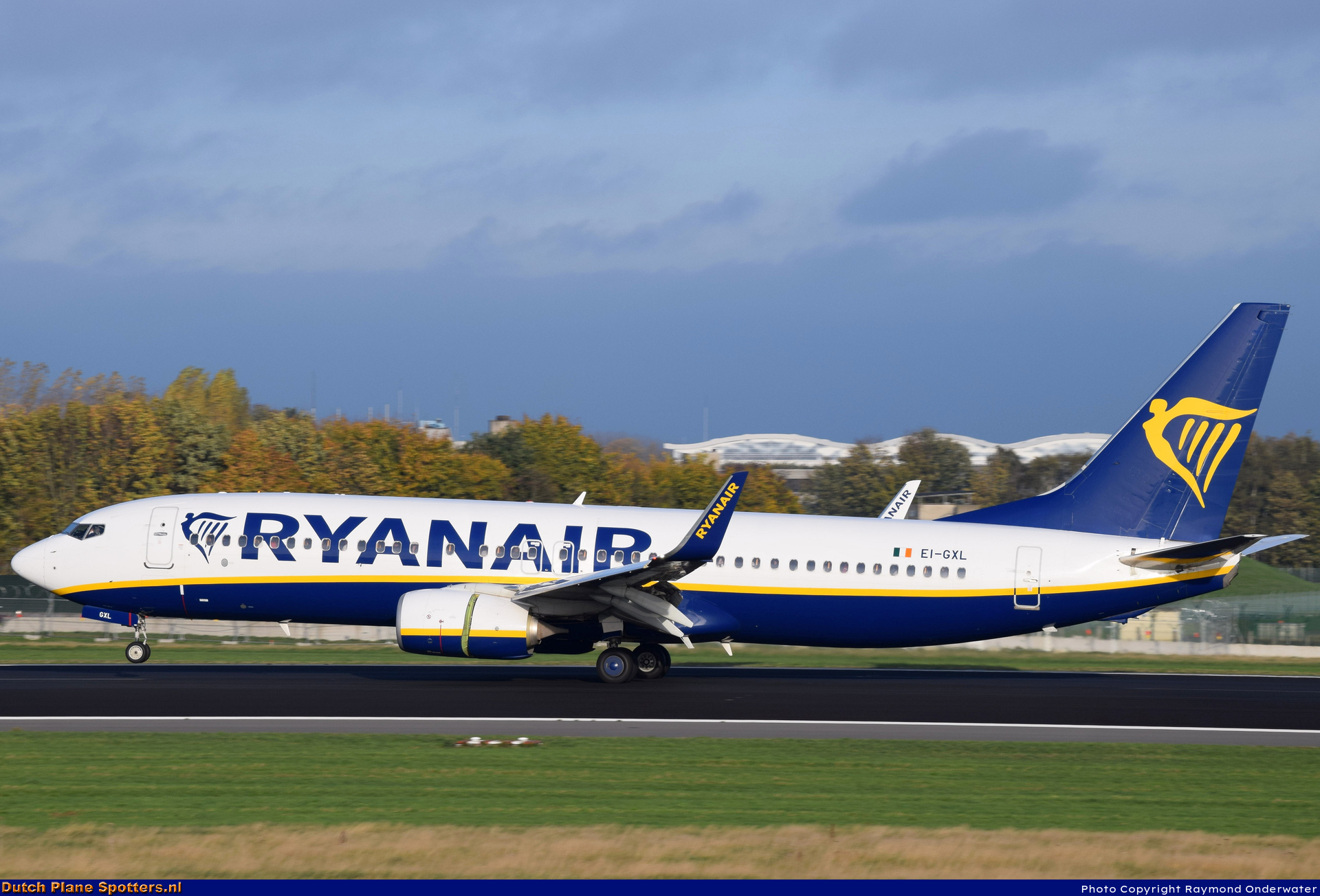 EI-GXL Boeing 737-800 Ryanair by Raymond Onderwater