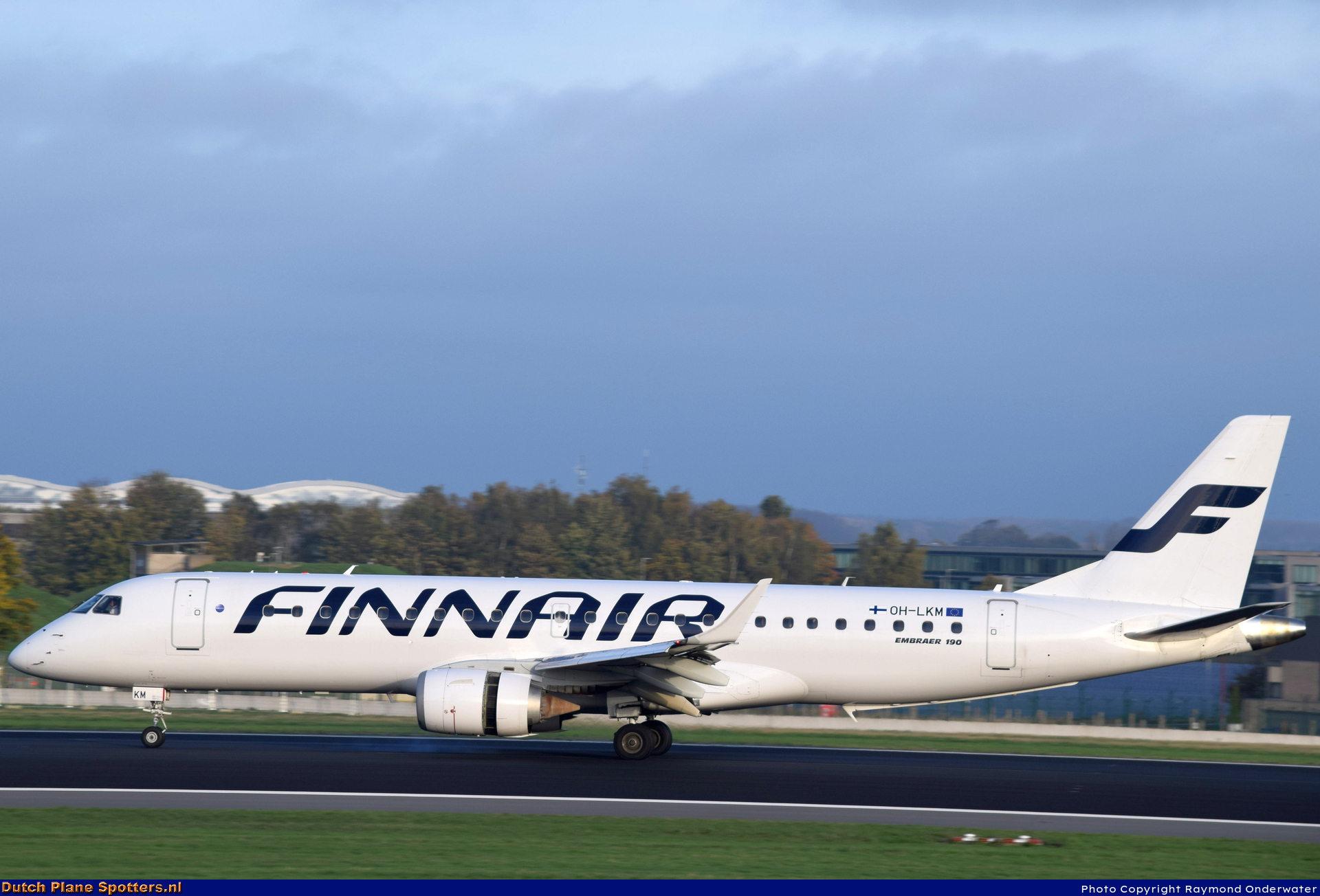 OH-LKM Embraer 190 Finnair by Raymond Onderwater