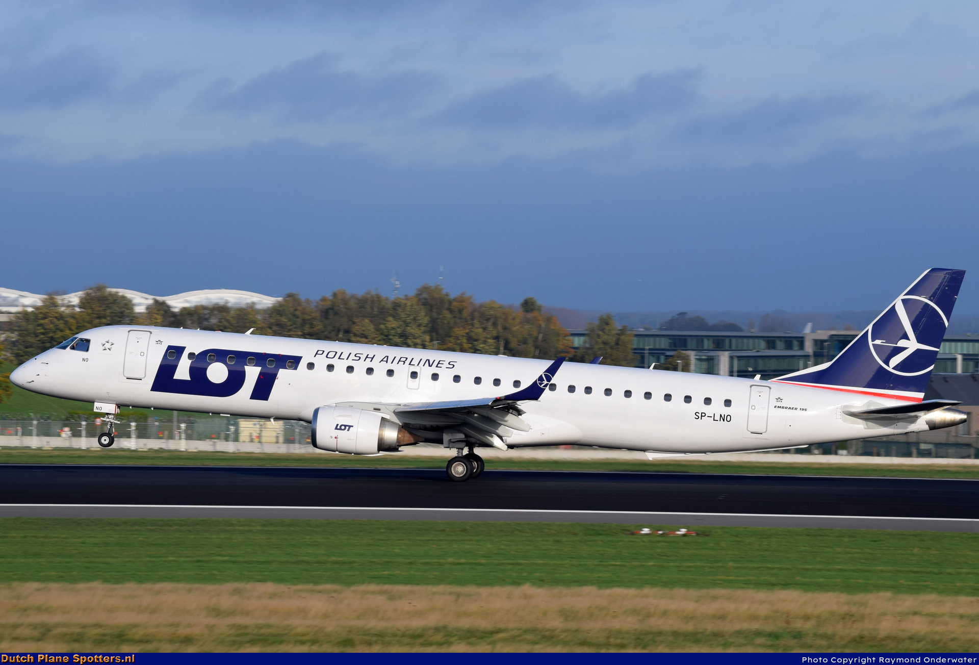 SP-LNO Embraer 195 LOT Polish Airlines by Raymond Onderwater
