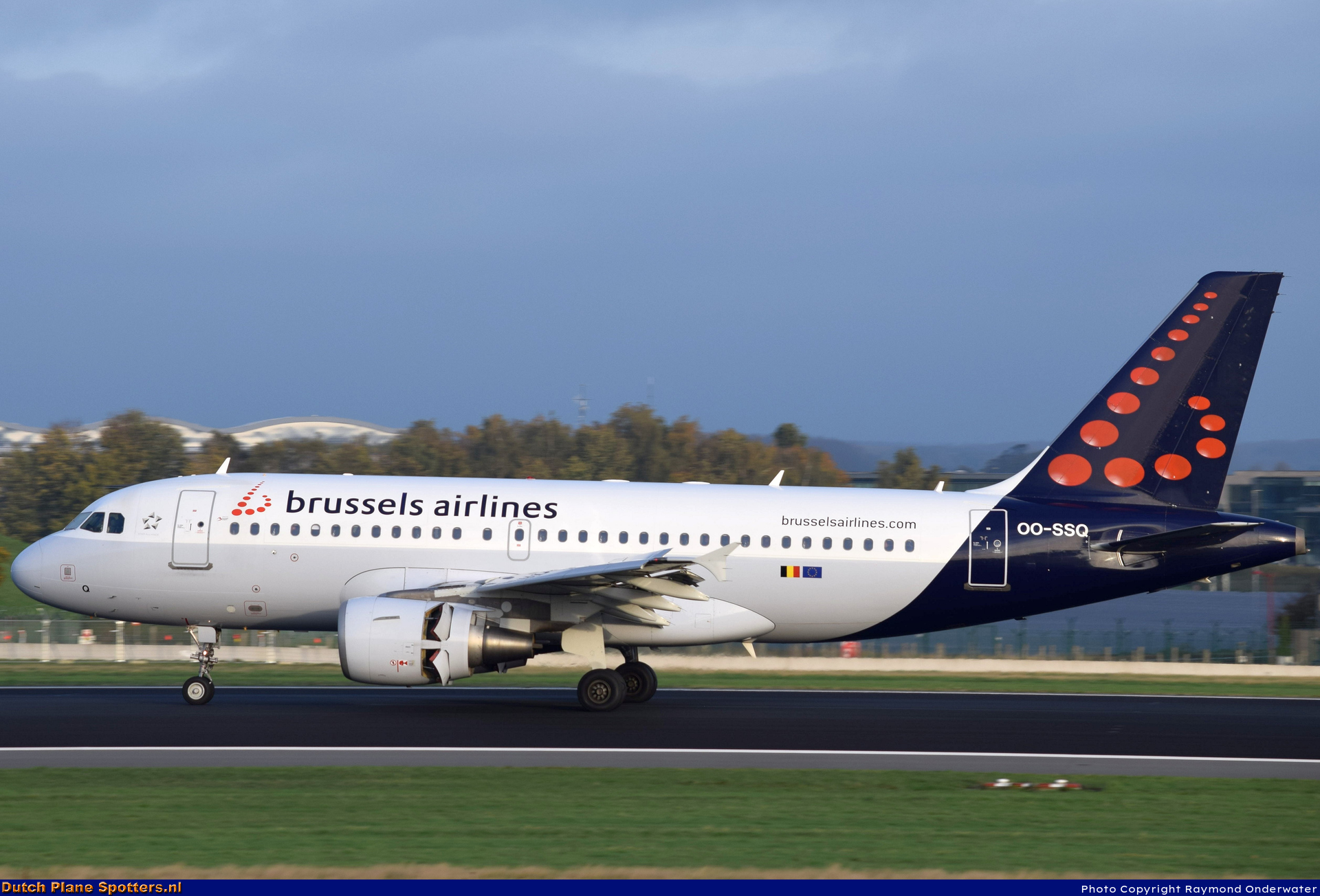 OO-SSQ Airbus A319 Brussels Airlines by Raymond Onderwater