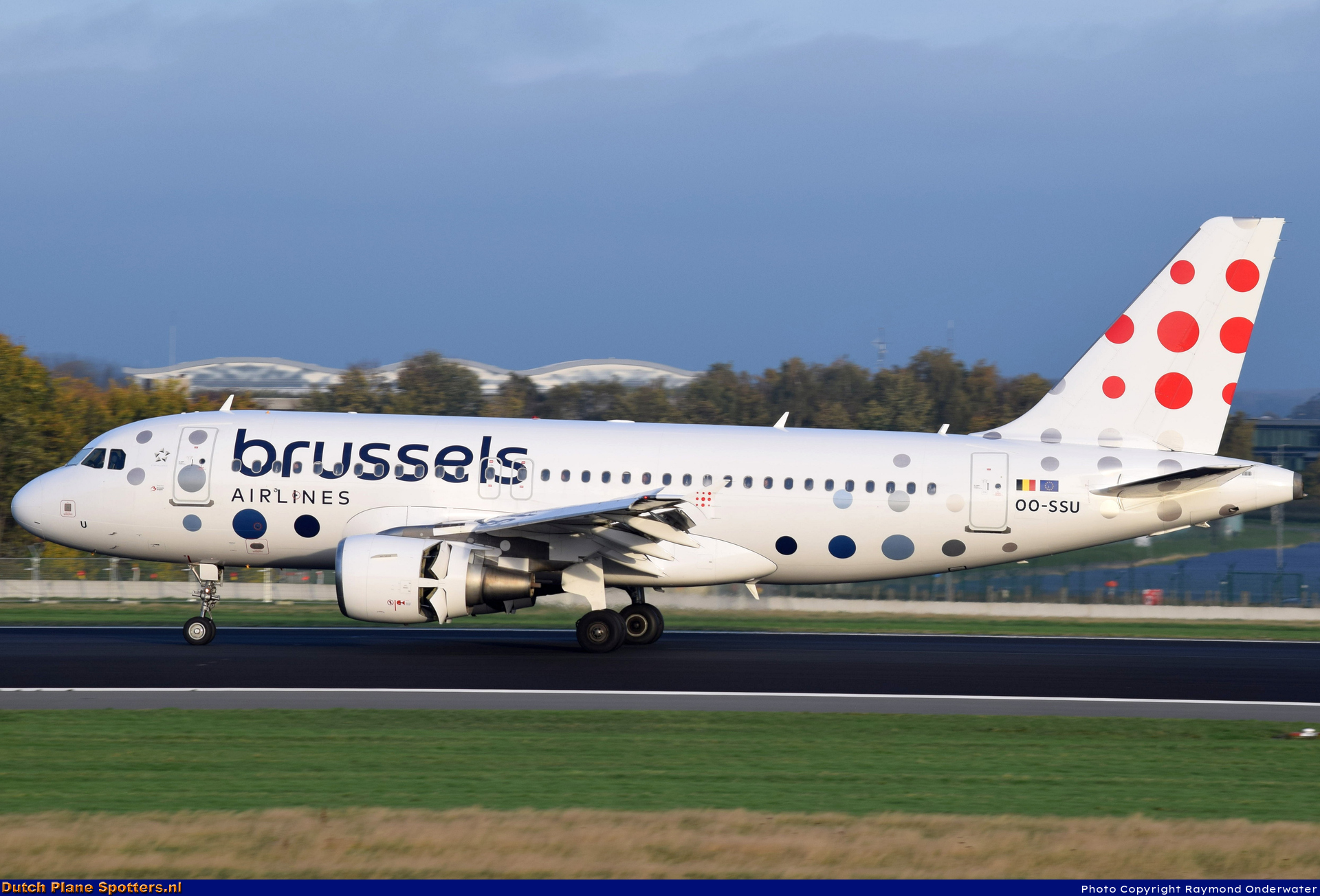 OO-SSU Airbus A319 Brussels Airlines by Raymond Onderwater