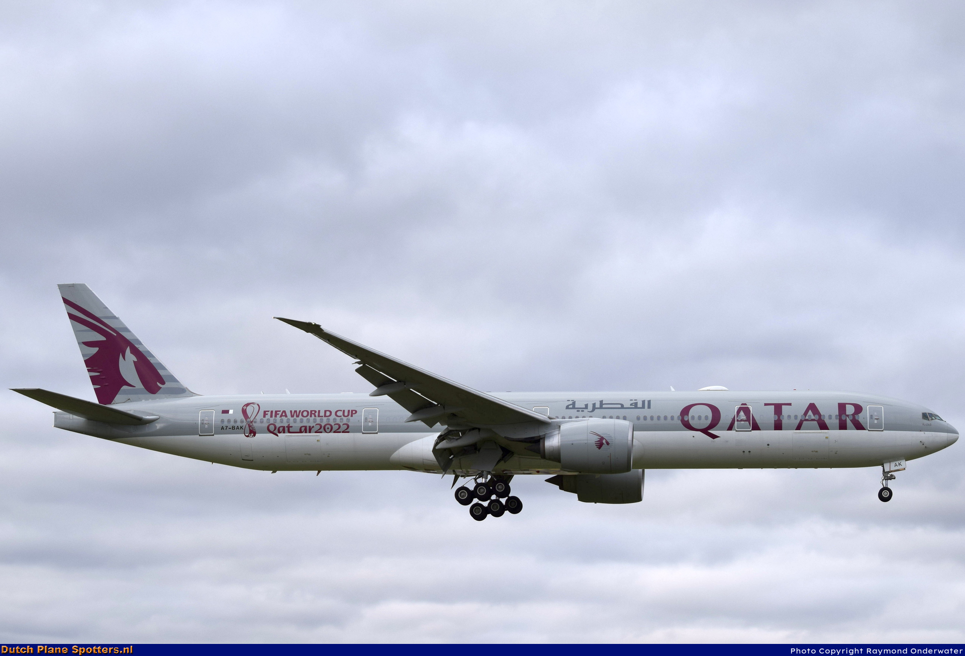 A7-BAK Boeing 777-300 Qatar Airways by Raymond Onderwater
