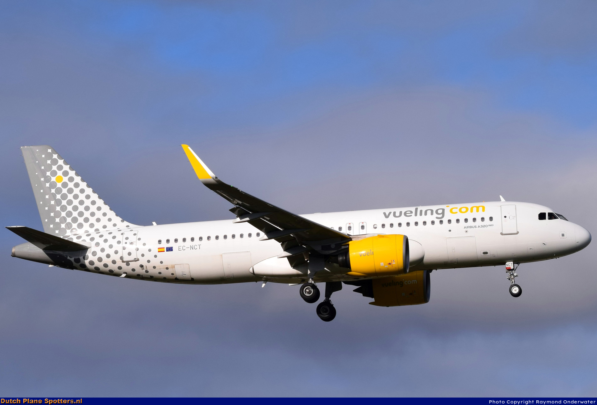 EC-NCT Airbus A320neo Vueling.com by Raymond Onderwater