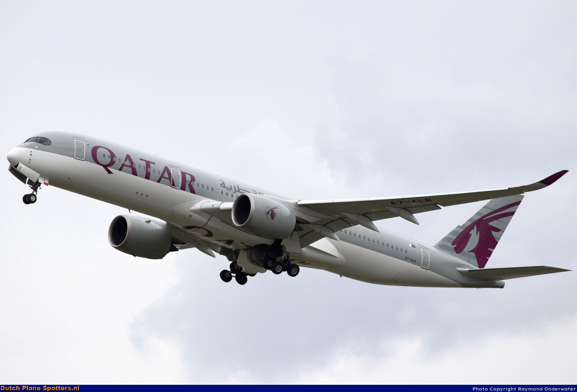 A7-ALR Airbus A350-900 Qatar Airways by Raymond Onderwater