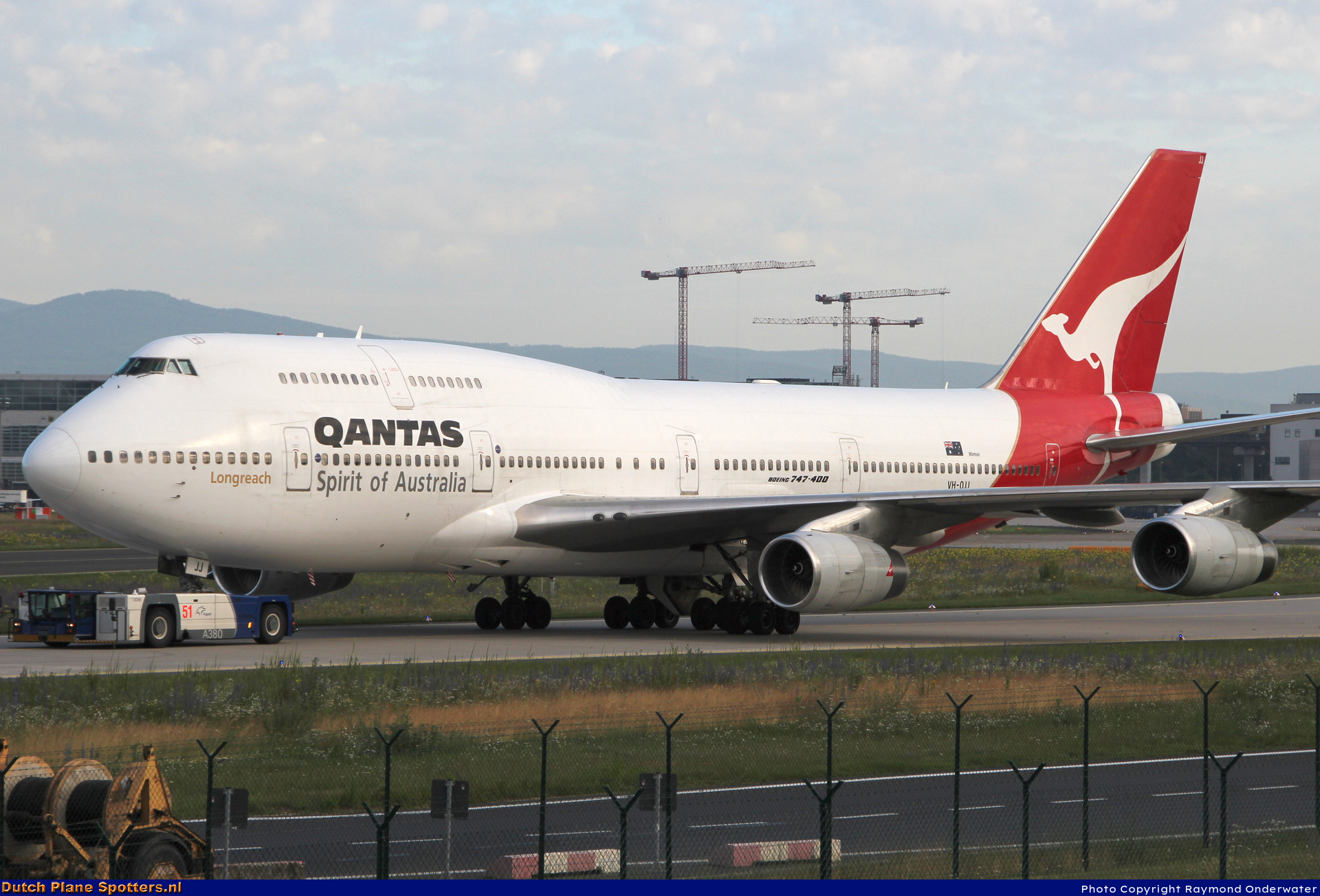 VH-OJJ Boeing 747-400 Qantas by Raymond Onderwater