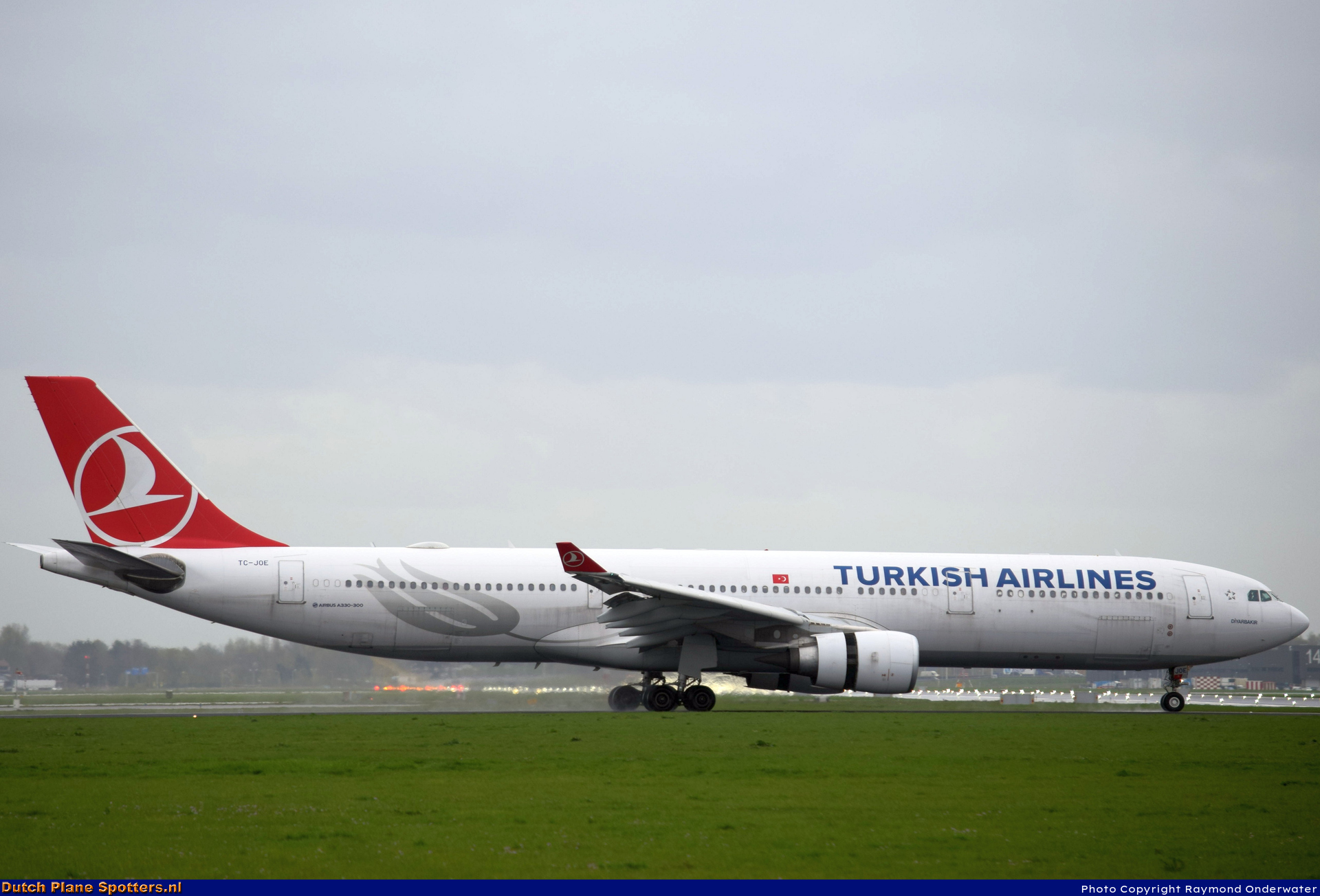 TC-JOE Airbus A330-300 Turkish Airlines by Raymond Onderwater
