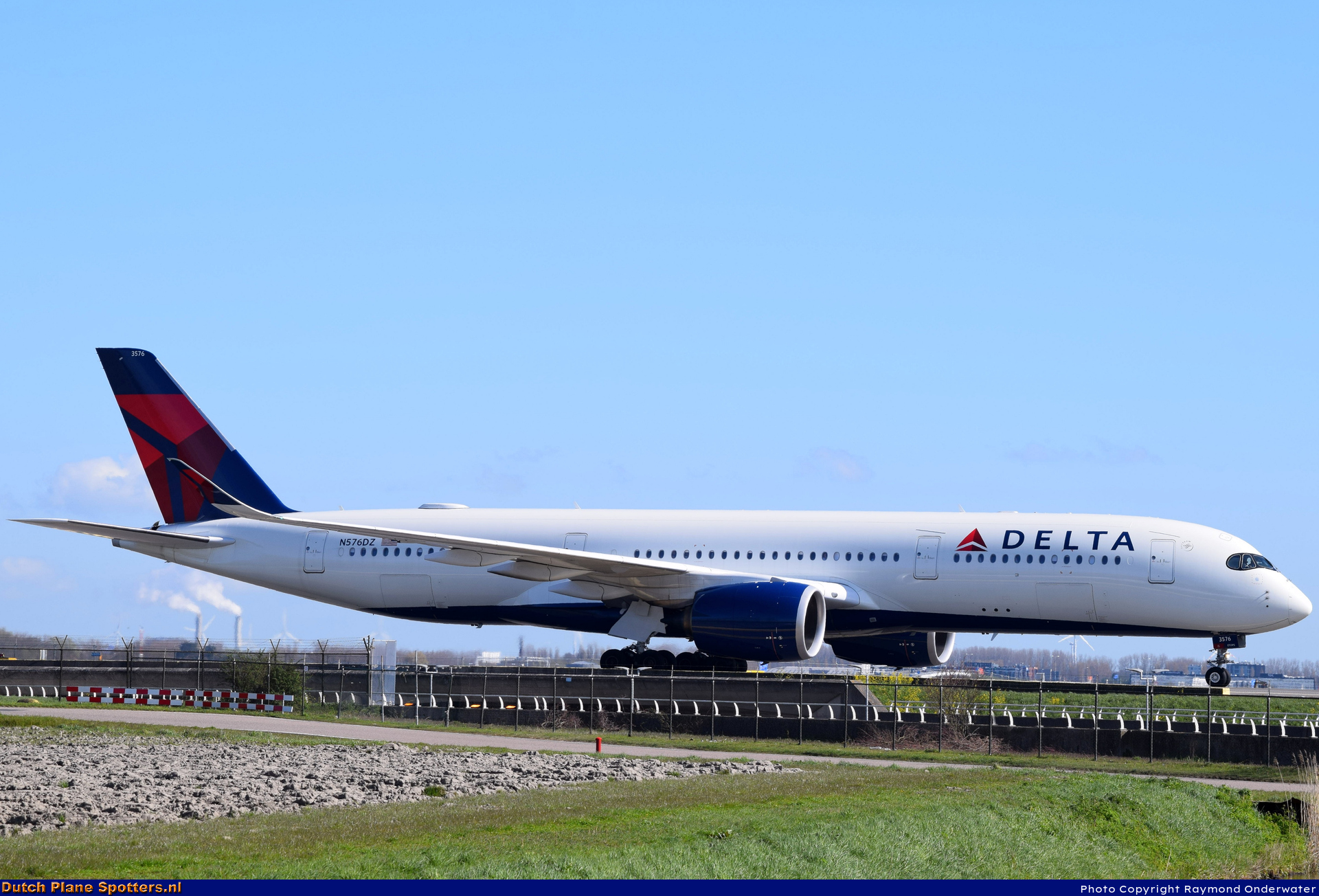 N576DZ Airbus A350-900 Delta Airlines by Raymond Onderwater