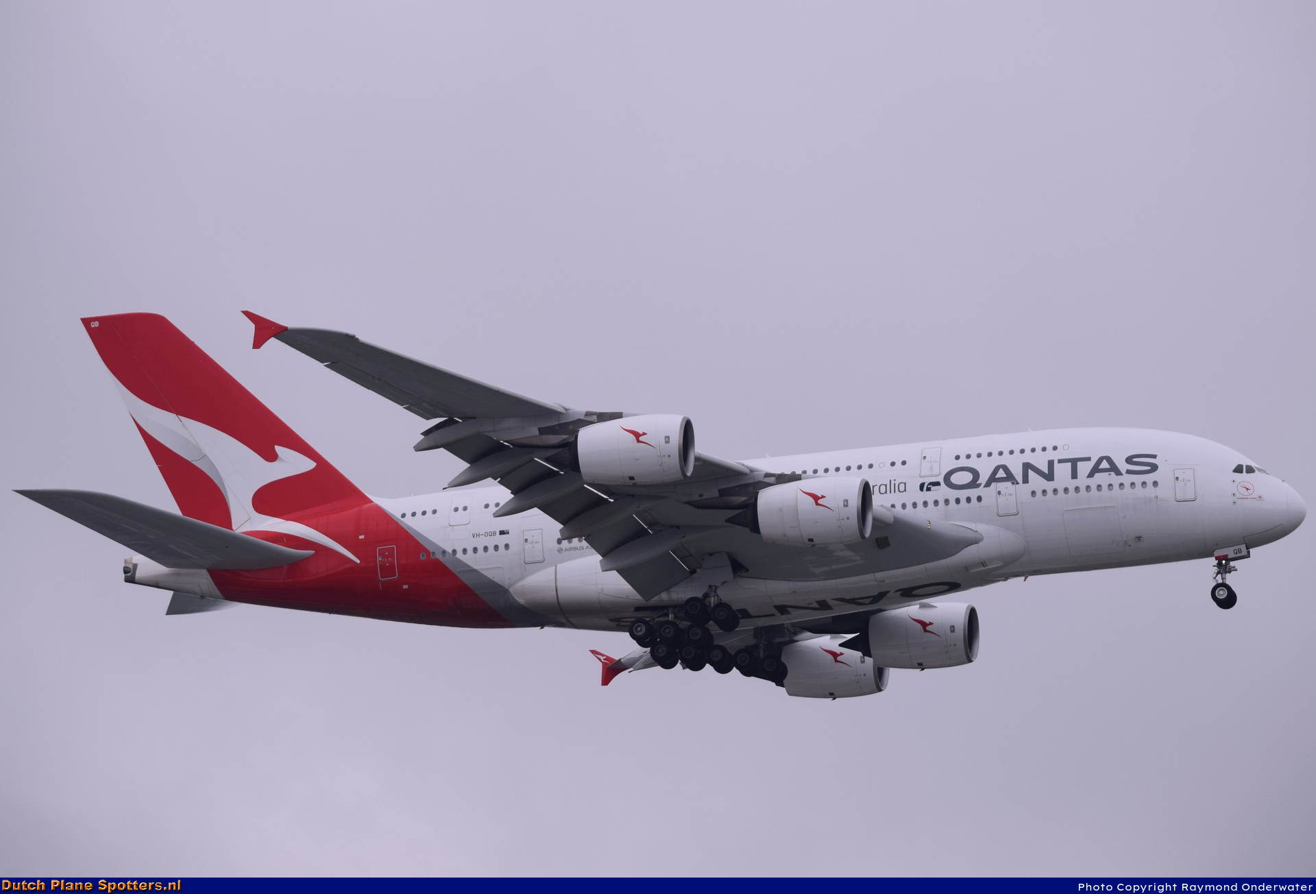 VH-OQB Airbus A380-800 Qantas by Raymond Onderwater