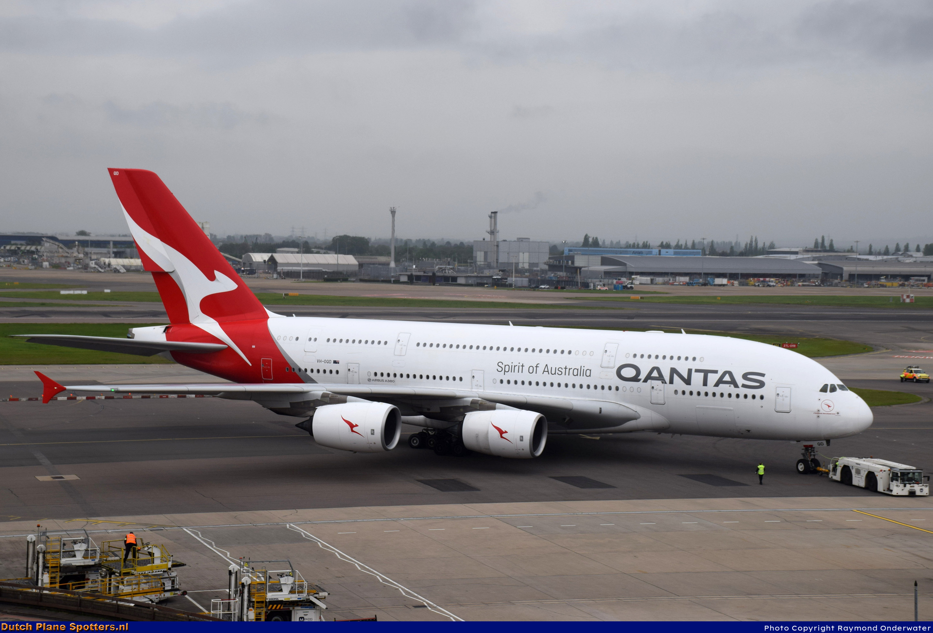 VH-OQD Airbus A380-800 Qantas by Raymond Onderwater