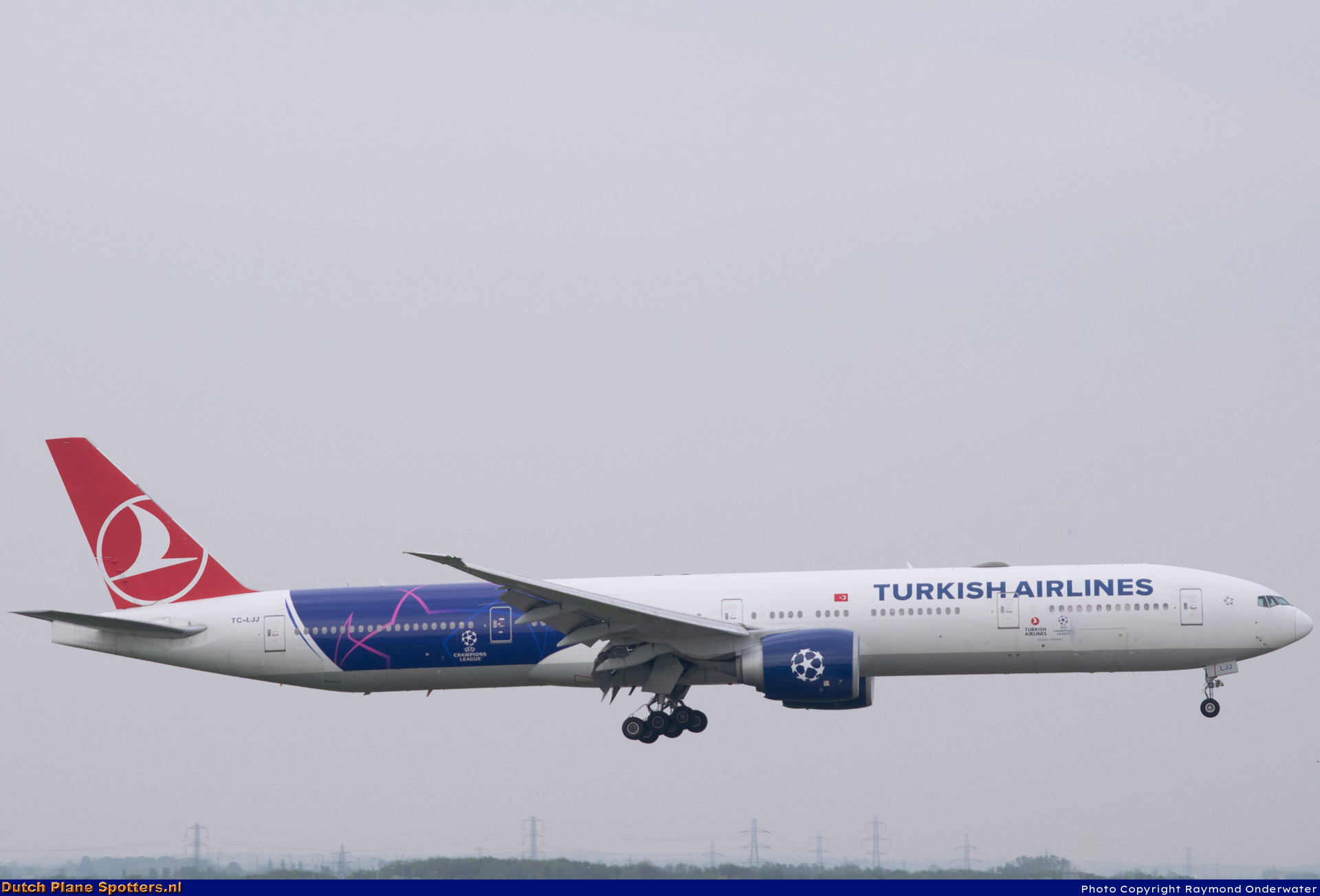 TC-LJJ Boeing 777-300 Turkish Airlines by Raymond Onderwater