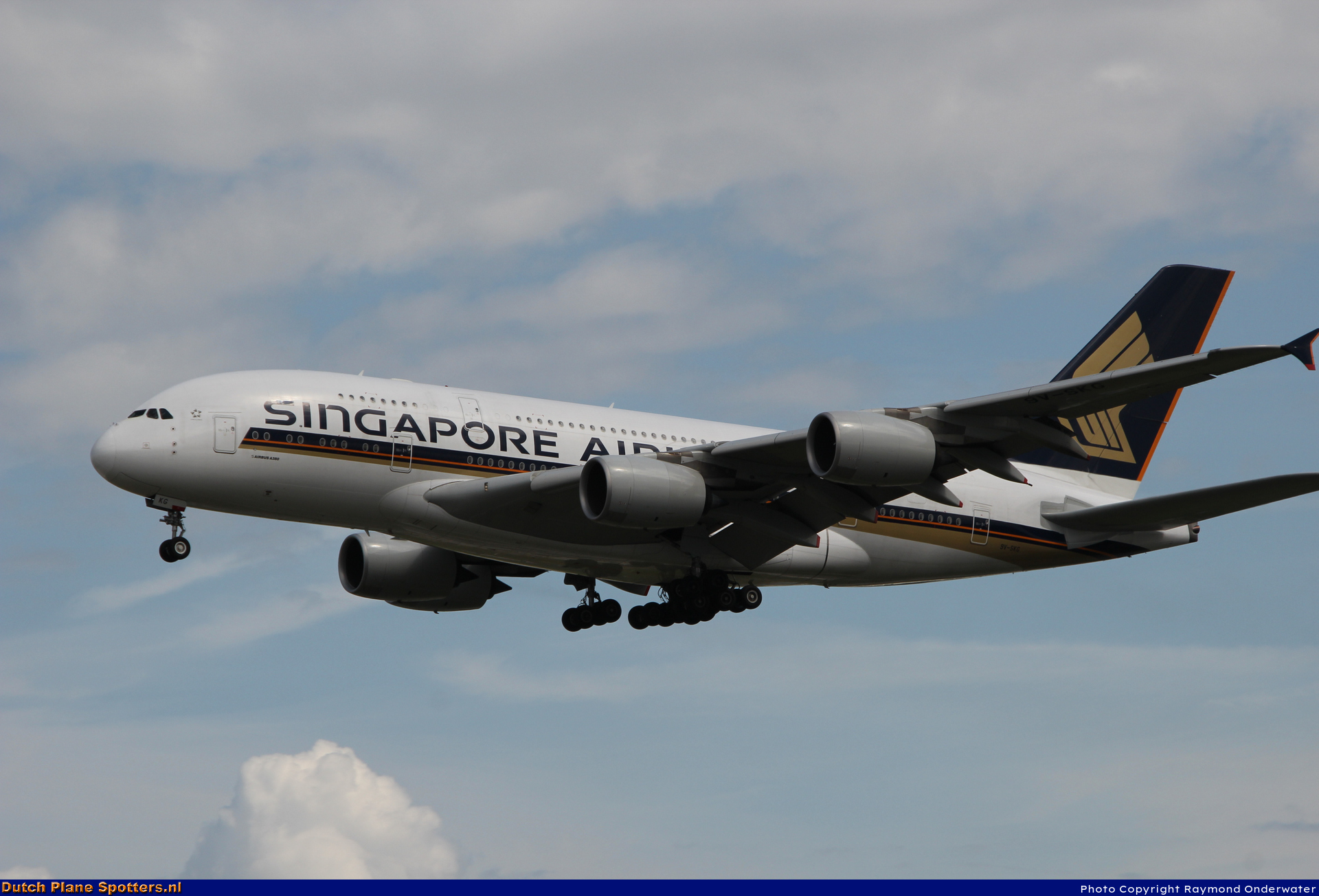 9V-SKG Airbus A380-800 Singapore Airlines by Raymond Onderwater