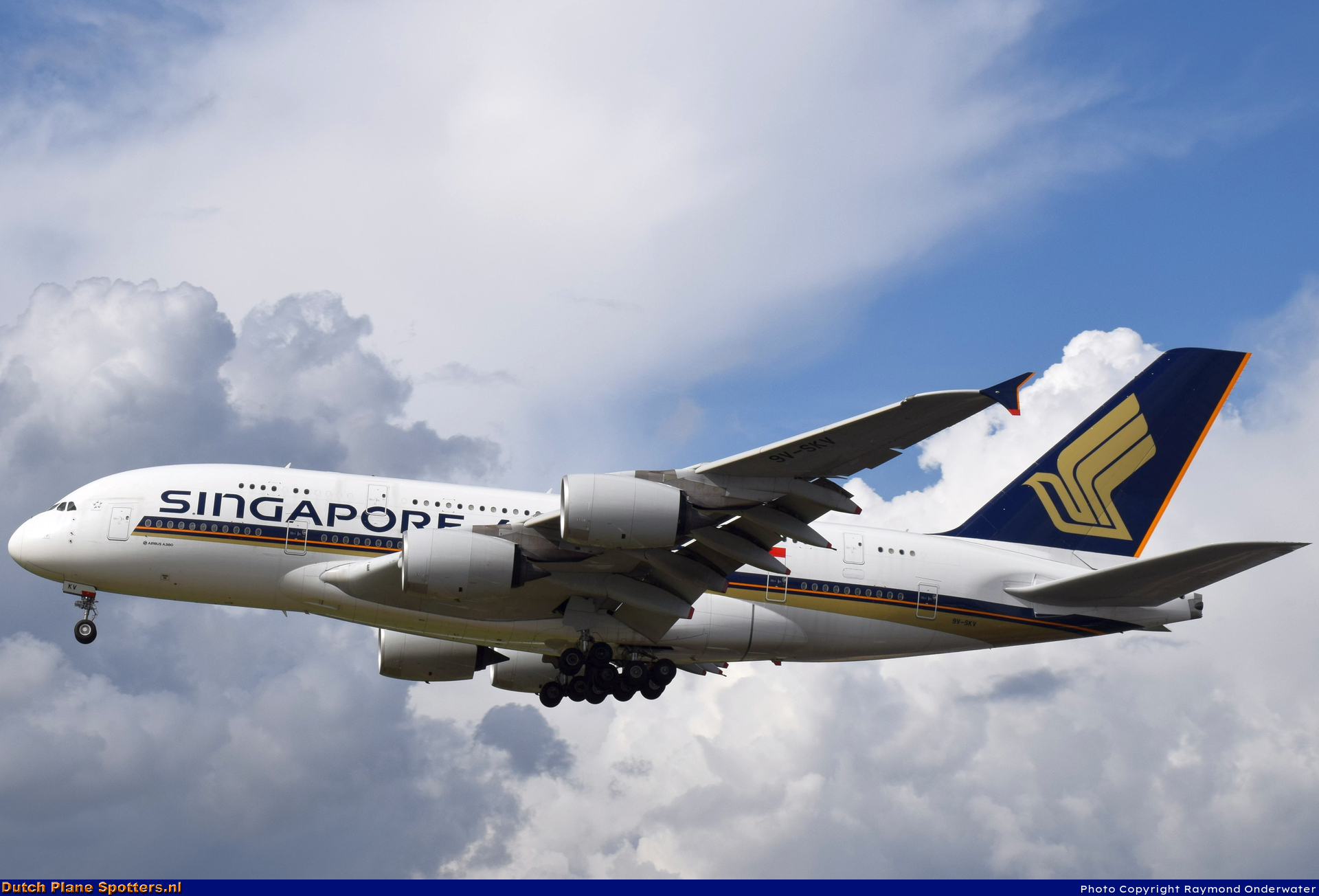 9V-SKV Airbus A380-800 Singapore Airlines by Raymond Onderwater