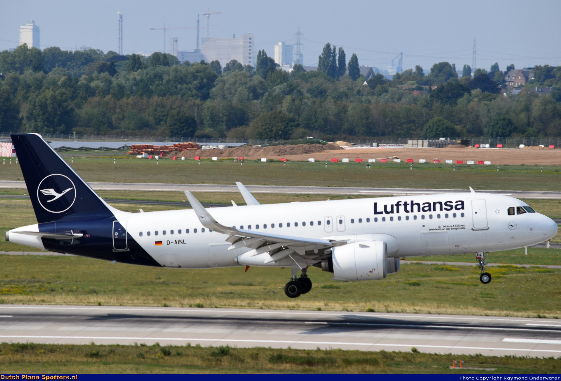 D-AINL Airbus A320neo Lufthansa by Raymond Onderwater