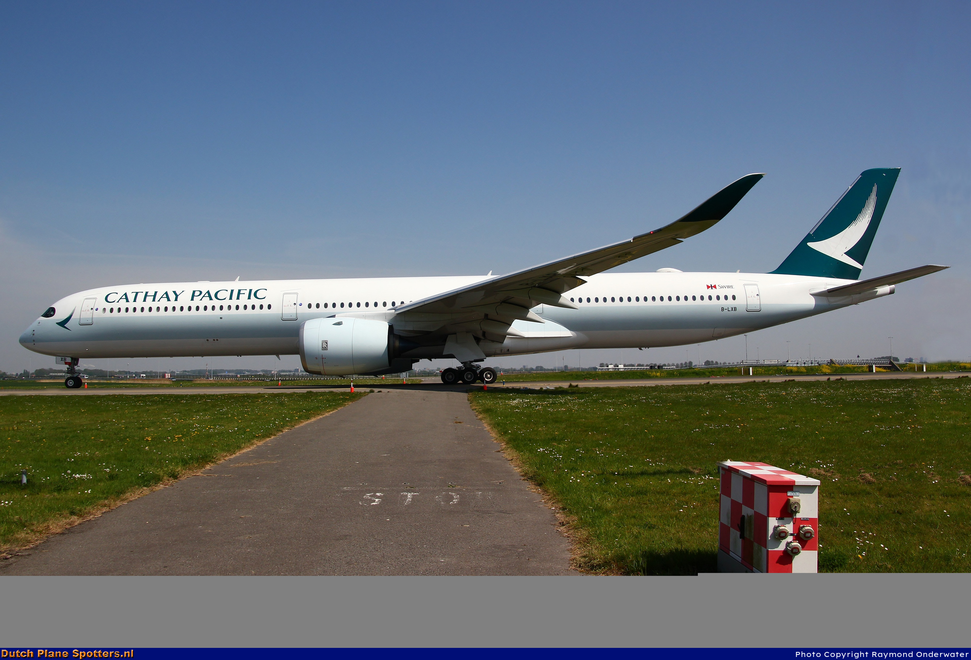 B-LXB Airbus A350-1000 Cathay Pacific by Raymond Onderwater