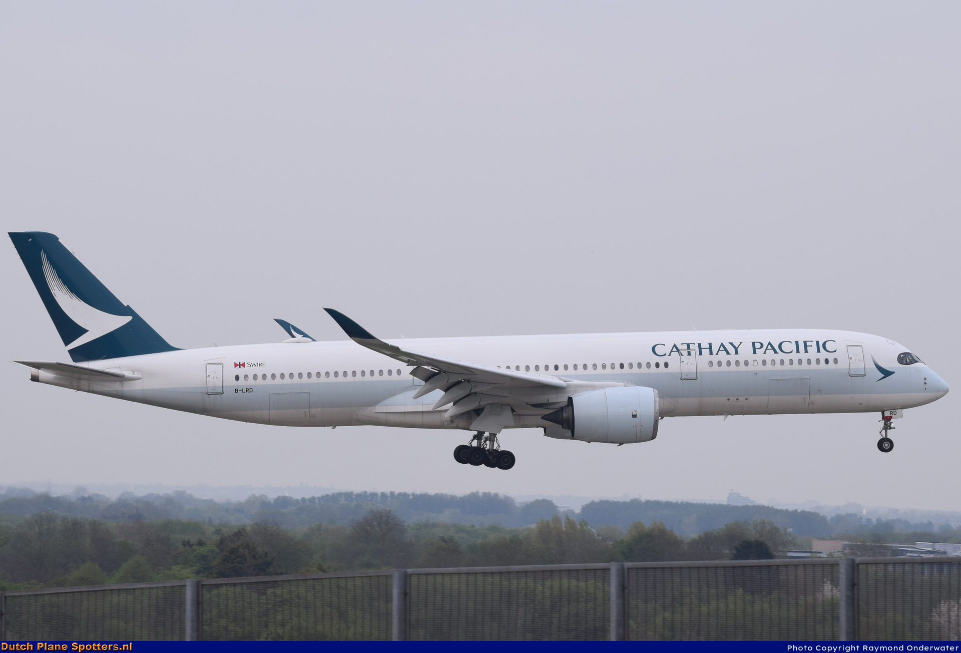 B-LRD Airbus A350-900 Cathay Pacific by Raymond Onderwater