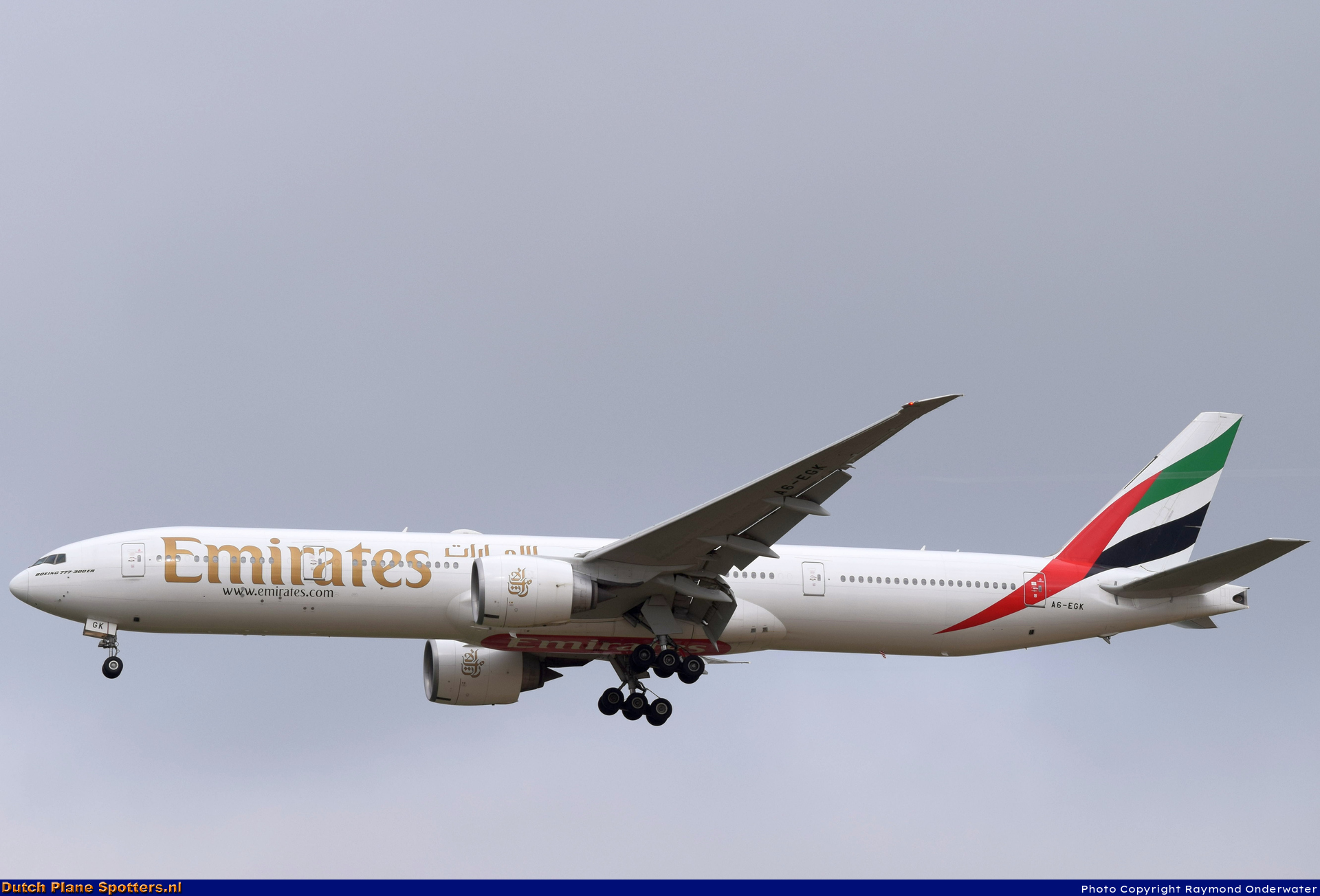 A6-EGK Boeing 777-300 Emirates by Raymond Onderwater