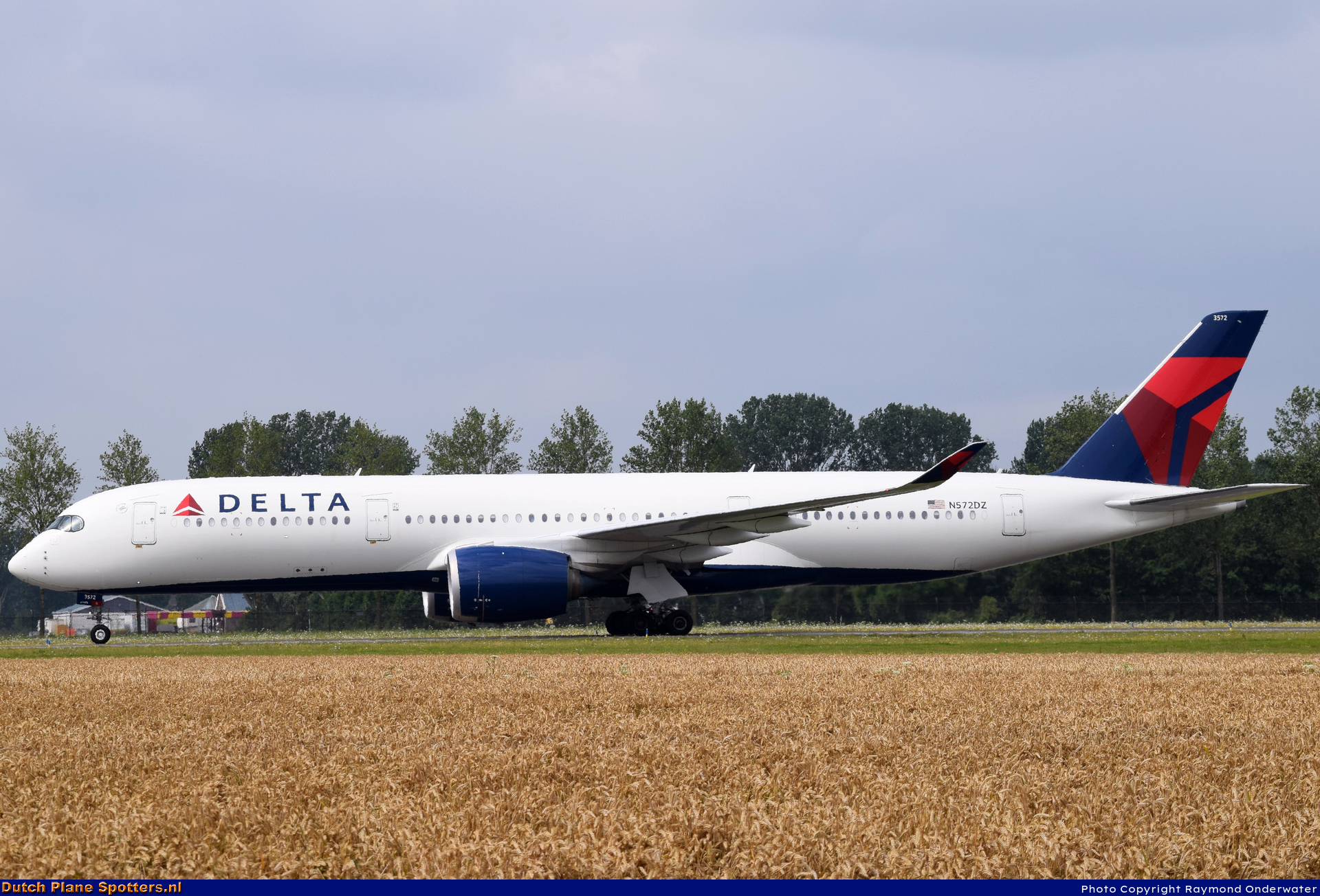 N572DZ Airbus A350-900 Delta Airlines by Raymond Onderwater