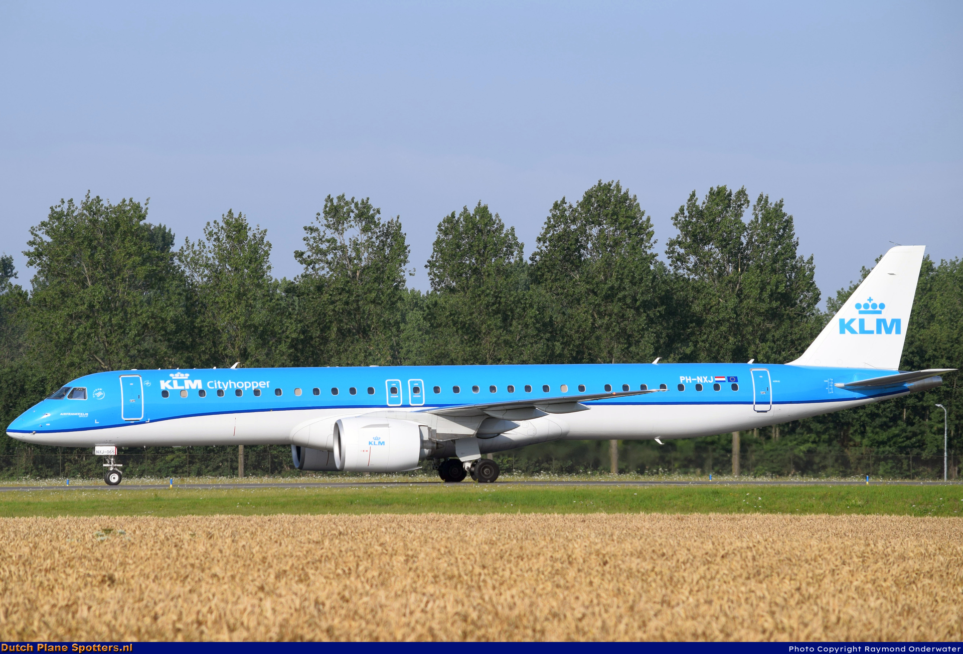 PH-NXJ Embraer 195 E2 KLM Cityhopper by Raymond Onderwater