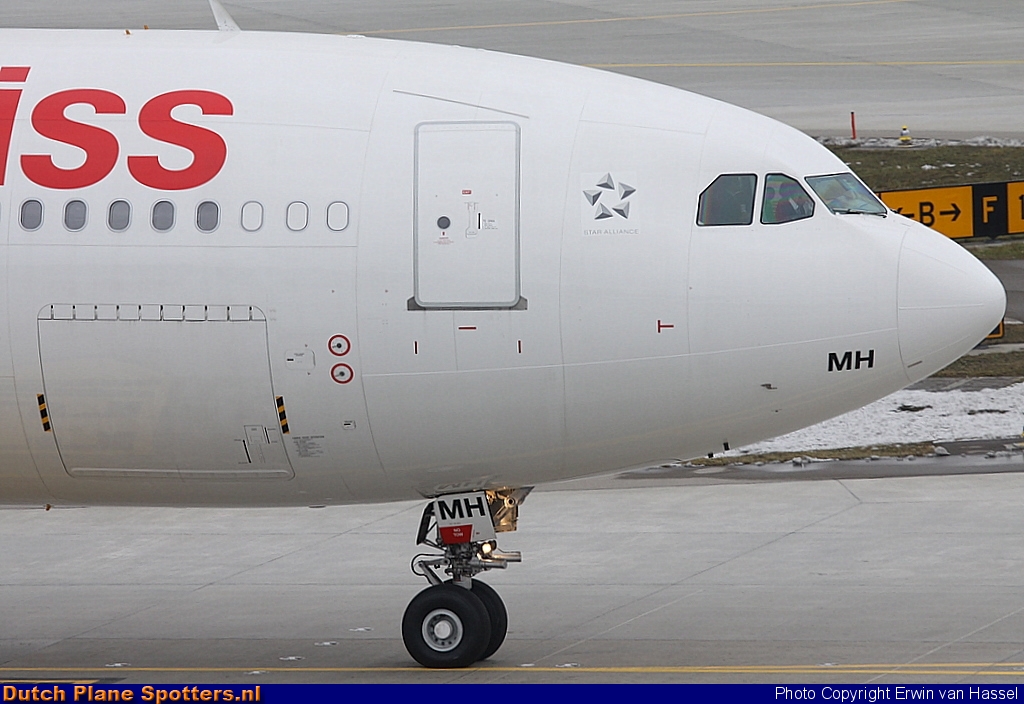 HB-JMH Airbus A340-300 Swiss International Air Lines by Erwin van Hassel