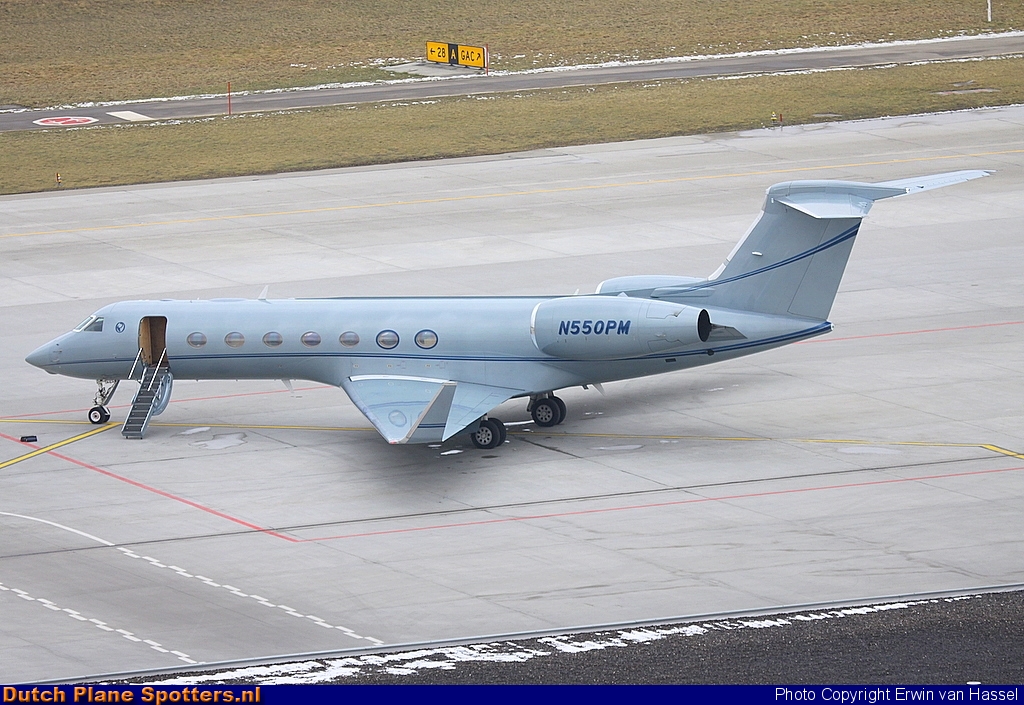 N550PM Gulfstream G550 Private by Erwin van Hassel