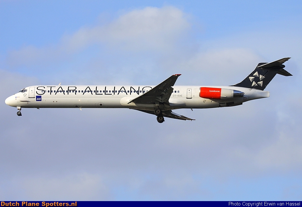 OY-KHE McDonnell Douglas MD-82 SAS Scandinavian Airlines by Erwin van Hassel