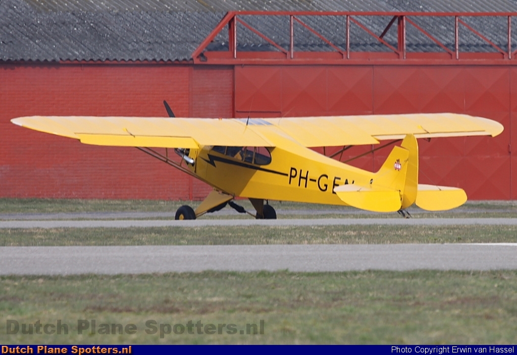 PH-GEN Piper J-3 Cub Vliegend Museum Seppe by Erwin van Hassel