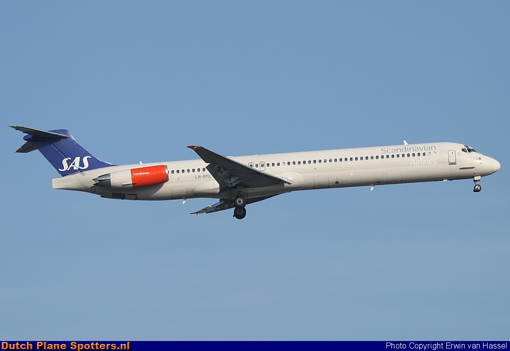 LN-RML McDonnell Douglas MD-82 SAS Scandinavian Airlines by Erwin van Hassel