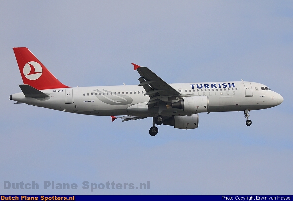 TC-JPY Airbus A320 Turkish Airlines by Erwin van Hassel