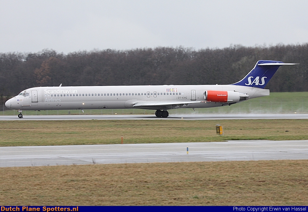 OY-KHG McDonnell Douglas MD-82 SAS Scandinavian Airlines by Erwin van Hassel