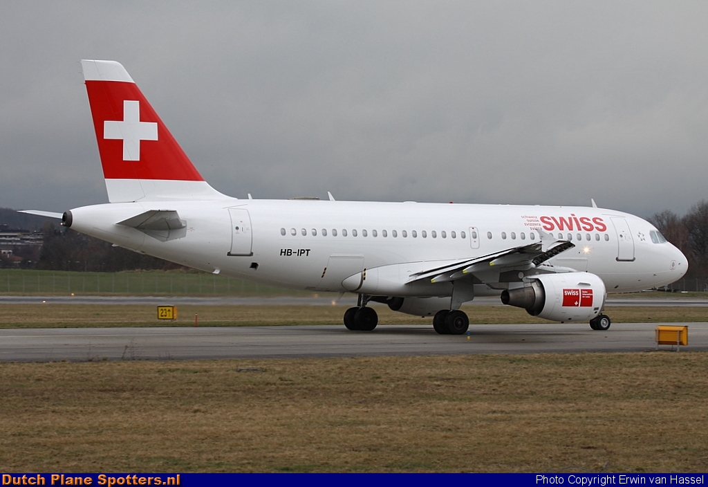 HB-IPT Airbus A319 Swiss International Air Lines by Erwin van Hassel