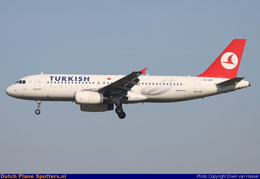 TC-JPF Airbus A320 Turkish Airlines by Erwin van Hassel